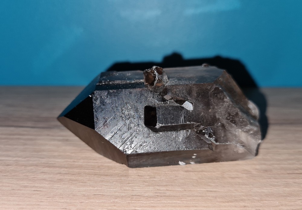 Pointe de quartz fumé forme brute naturelle