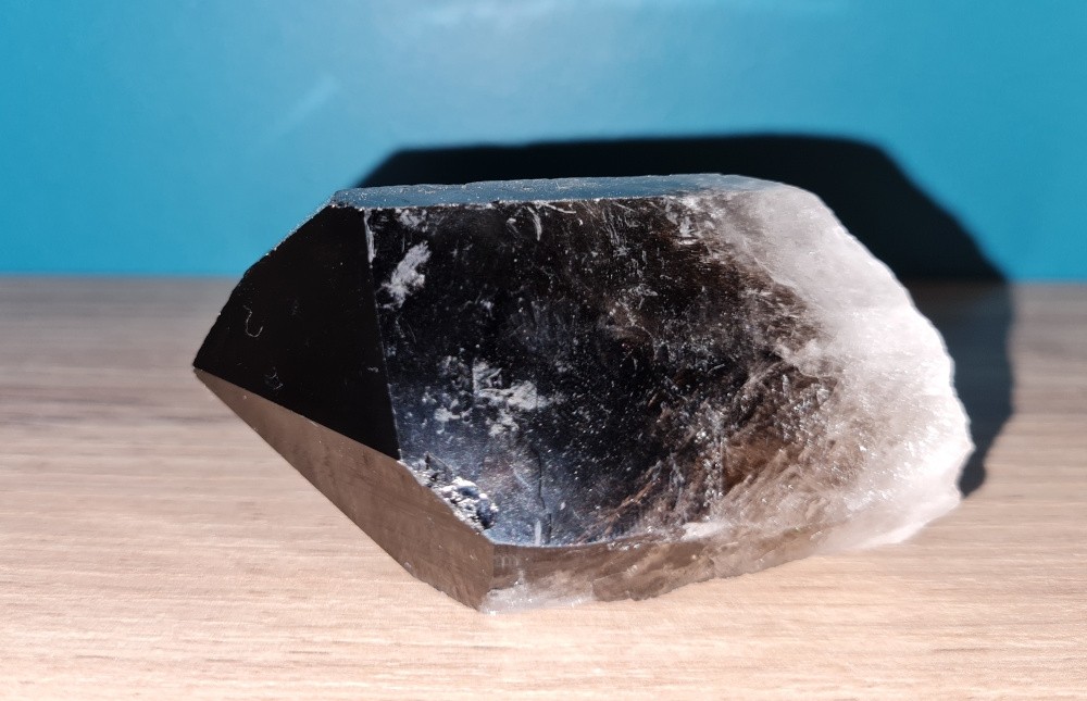 Pointe de quartz fumé forme brute naturelle