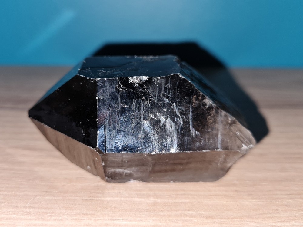 Pointe de quartz fumé forme brute naturelle