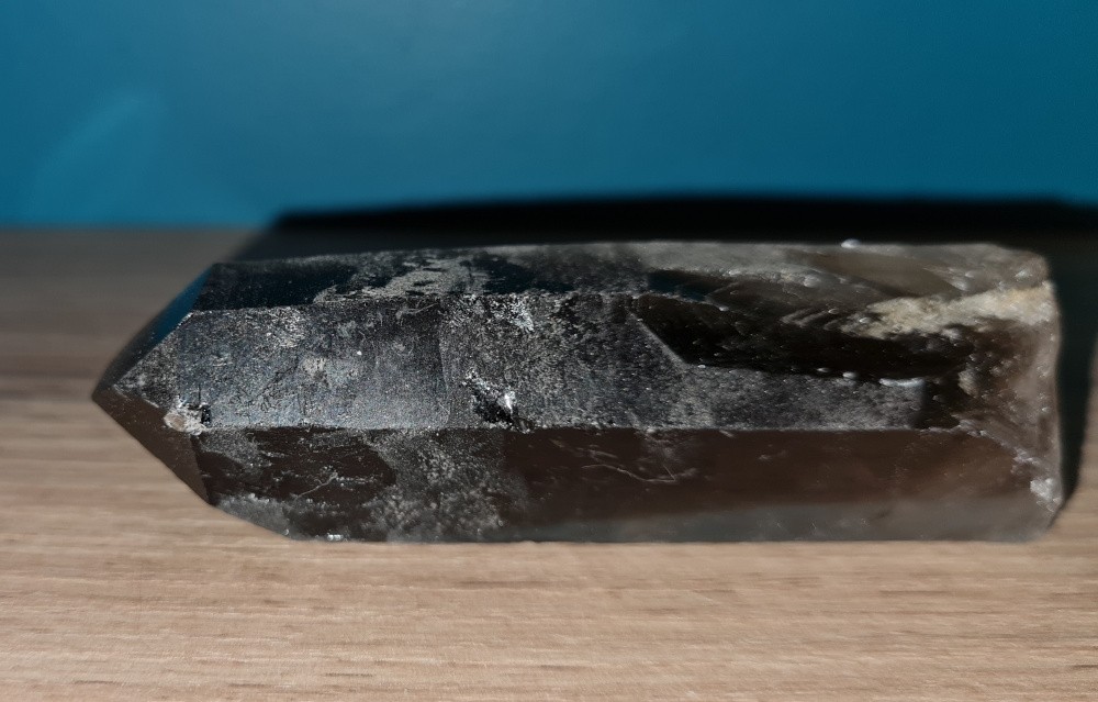 Pointe de quartz fumé forme brute naturelle
