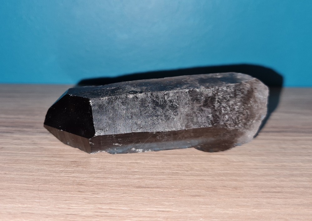 Pointe de quartz fumé forme brute naturelle