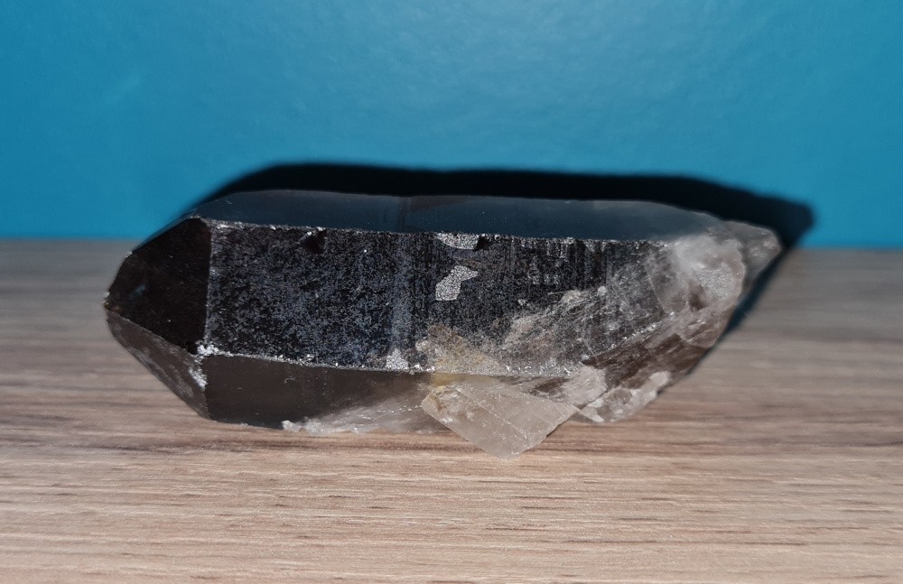 Pointe de quartz fumé forme brute naturelle