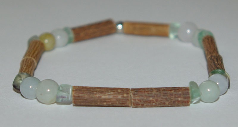 Bracelet de Noisetier et Jade de Birmanie / Fluorine verte (baroque) - Taille Femme/Ado