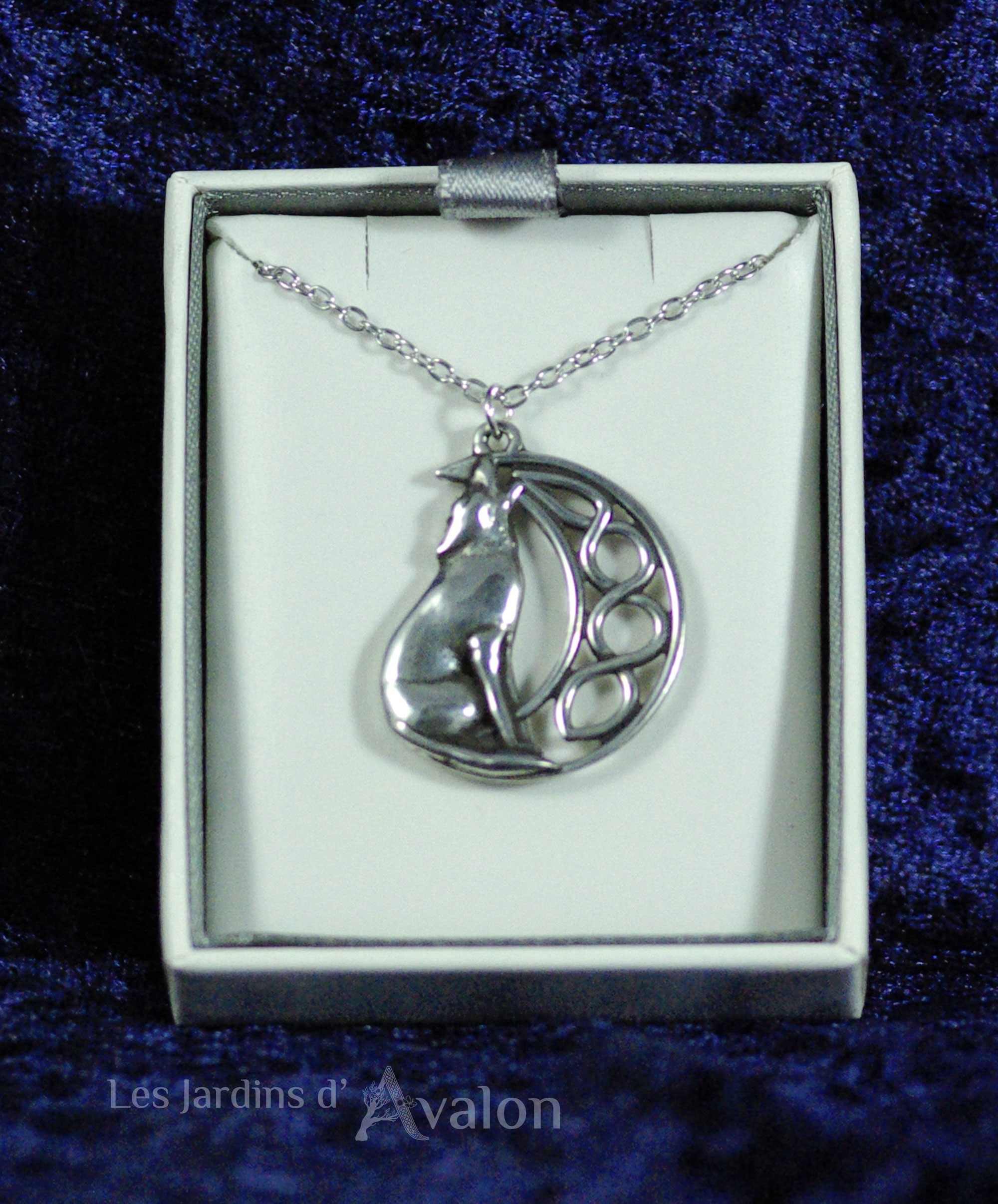 Pendentif Loup hurlant à la Lune