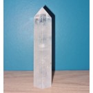 Pointe de cristal de roche (quartz) taillée obélisque